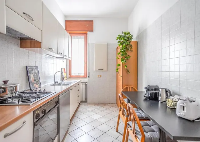 Апартаменты A 10 Min Dal Duomo - Trilocale Moderno Con 3 Letti E 2 Bagni In Citta Studi *