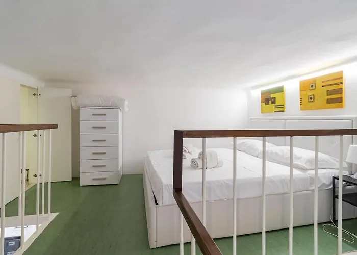 I Host - Londonio 19 *