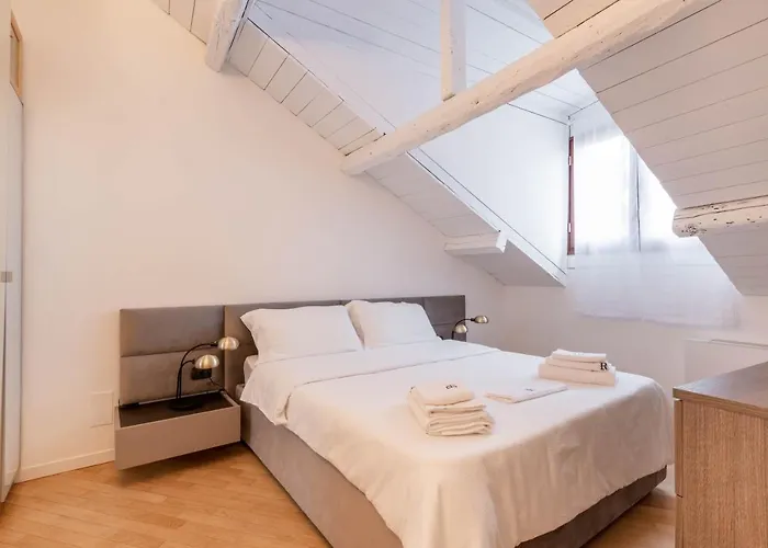 Brera Flat Near Duomo