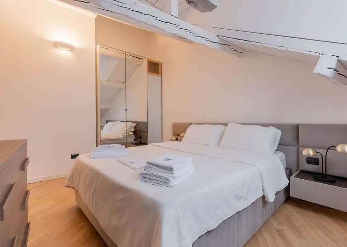 Brera Flat Near Duomo *