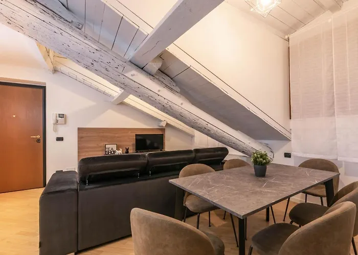 Brera Flat Near Duomo * ميلان