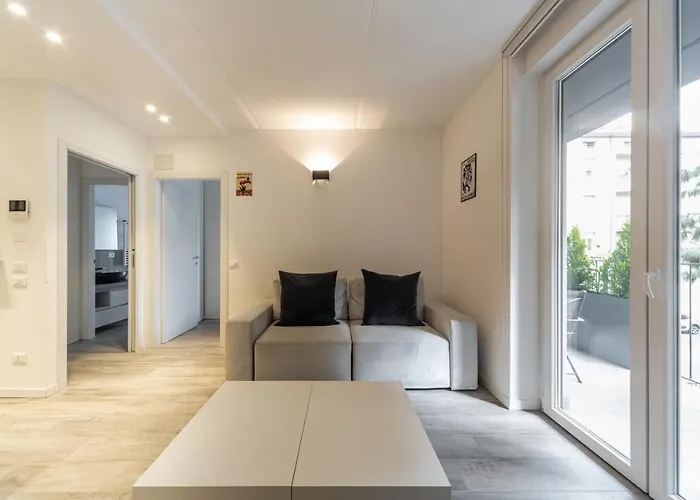 Appartement Guesthost - Comfy With Private Parking & Balcony