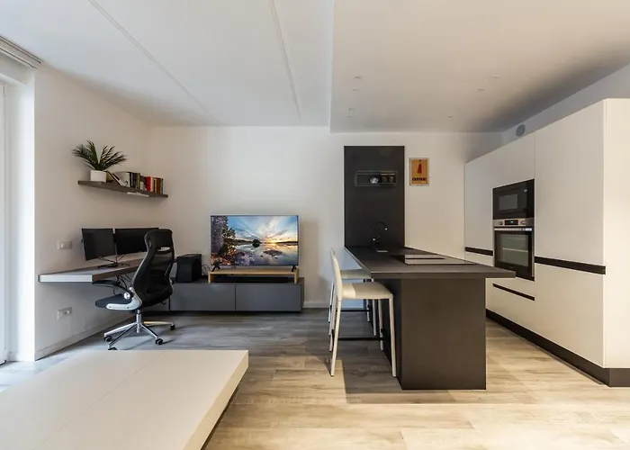 Appartement Guesthost - Comfy With Private Parking & Balcony *