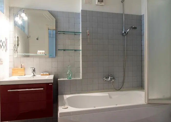 Youhosty - Caviglia 5 밀라노