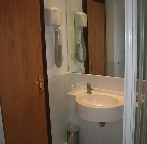 Albert Hotel Hotell 3*