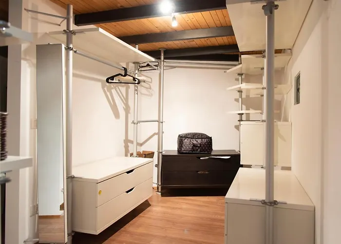 Youhosty - Caviglia 5 * 밀라노