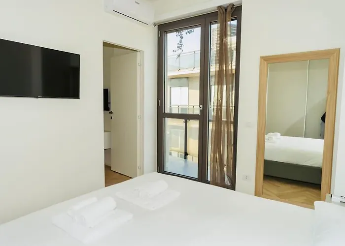 Sky View -porta Nuova- 2 Con Balcone *