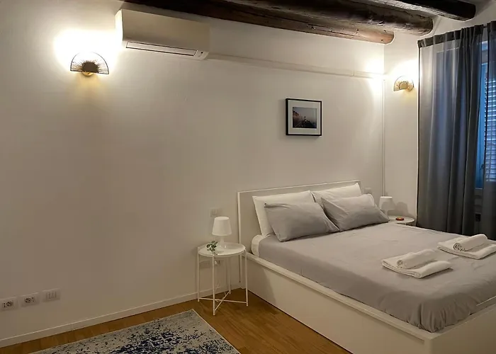 Tortona, 12 - Tra Fashion E Design Lägenhet *