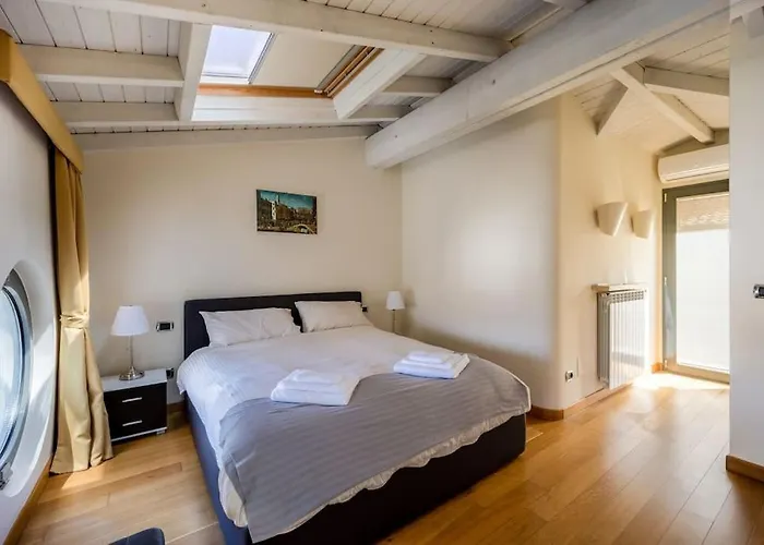 Napoleone's Nest - Elegant And Apartmán Milán