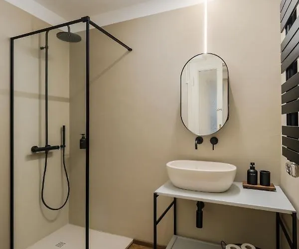 Lejlighed Casa Unica - Elegant With Balcony - Centrale 1 *