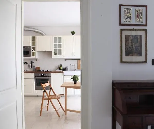 Terrace Close To Metro Station Appartement Milan