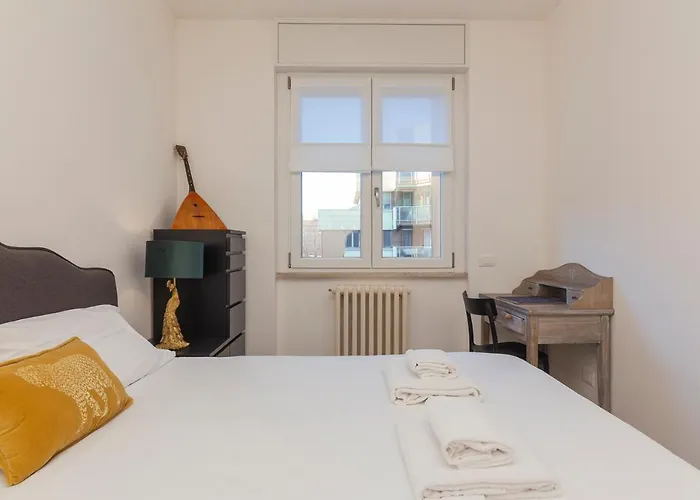 Luxury Near Navigli - Anemoni 5 דירה