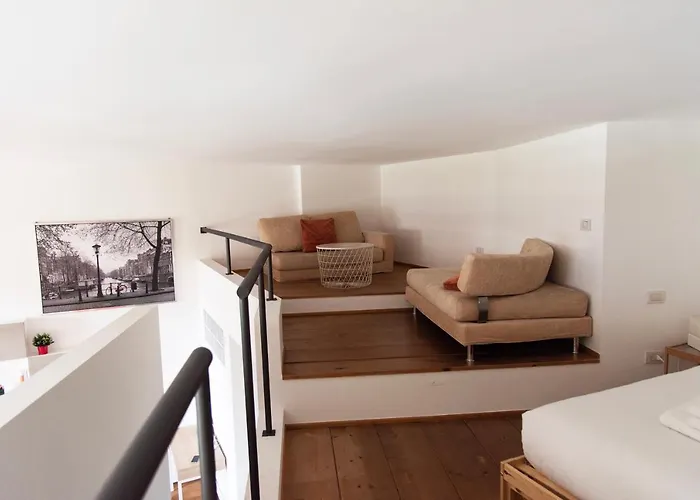 Youhosty - Caviglia 5 * 밀라노