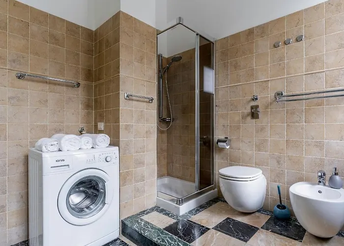 S. Ambrogio Square Apartment *