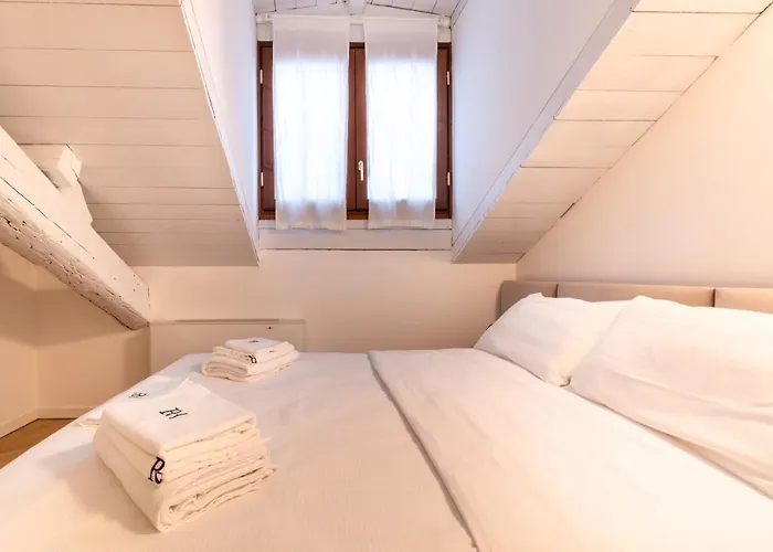 Brera Flat Near Duomo شقة