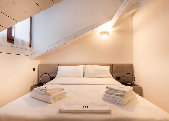 Brera Flat Near Duomo *