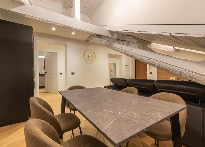 Brera Flat Near Duomo *