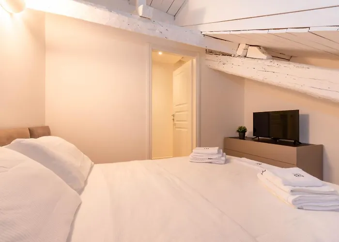 Brera Flat Near Duomo