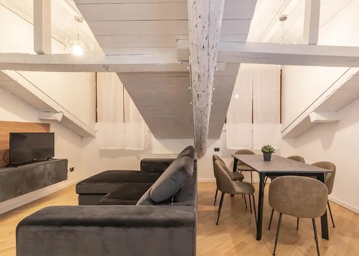 Brera Flat Near Duomo ميلان