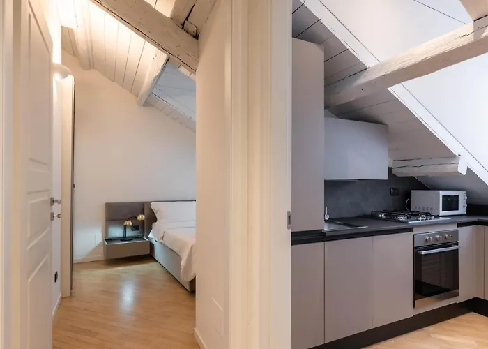 Brera Flat Near Duomo *