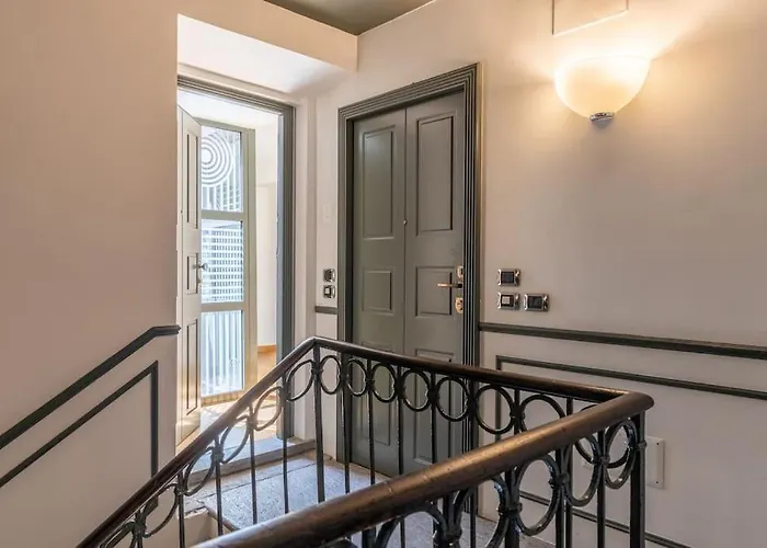 Napoleone's Nest - Elegant And Milán