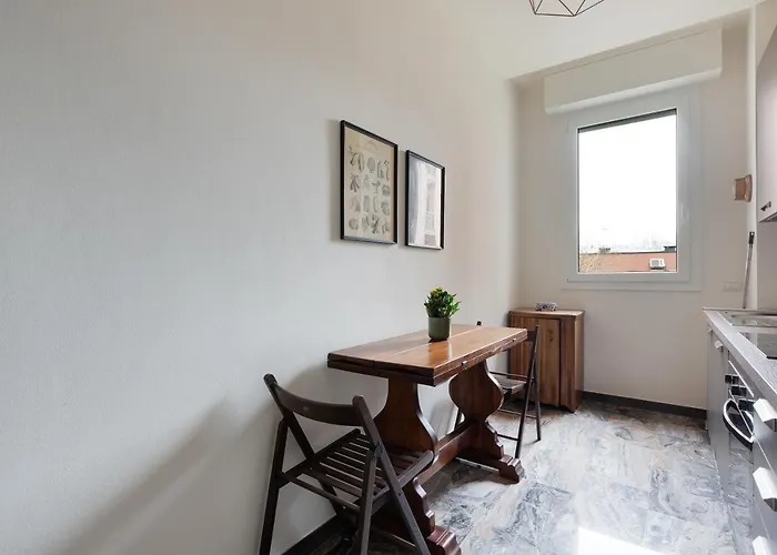 Guesthost - Dergano Comfy - 250 M Far From M3 Apartment