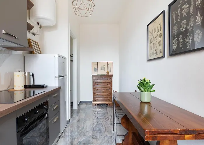 Guesthost - Dergano Comfy - 250 M Far From M3 Apartment