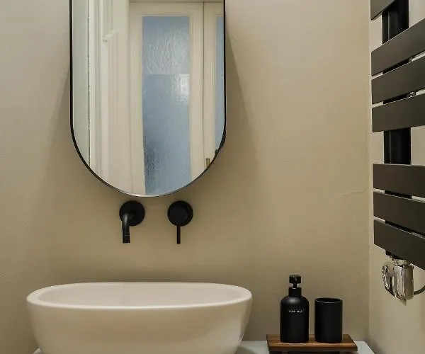 דירה Casa Unica - Elegant With Balcony - Centrale 1 *