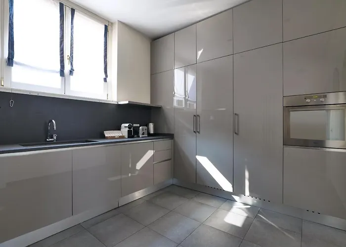 Lux Penthouse Palestro 公寓 *