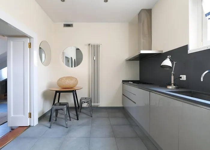 Lux Penthouse Palestro 公寓 *