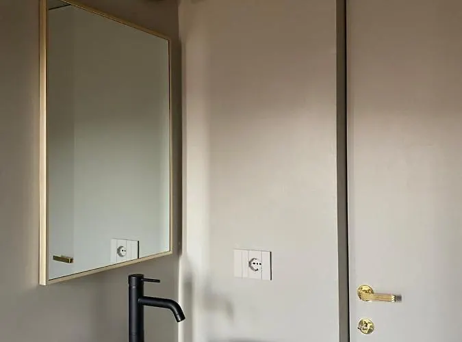 Bilocale Di Design Con Vista In Crocetta Quadronno شقة