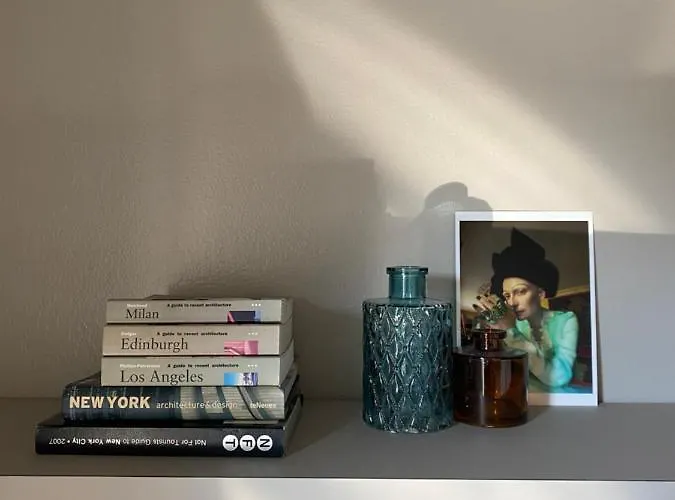 Bilocale Di Design Con Vista In Crocetta Quadronno شقة *