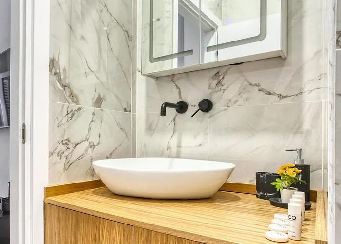 Joivy Stunning Flat With Balcony דירה