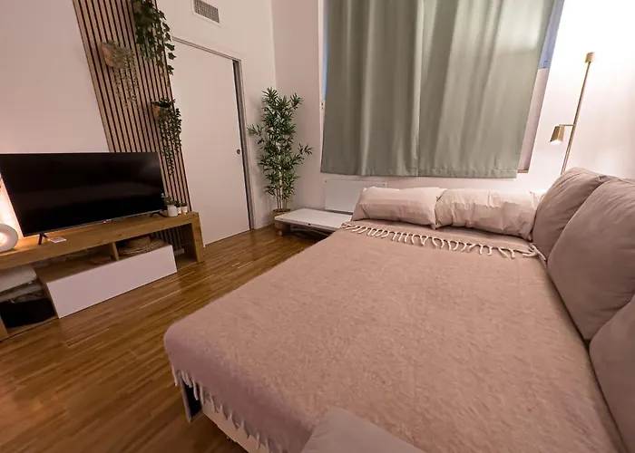 Guesthost - Fiera & Mico Comfy *