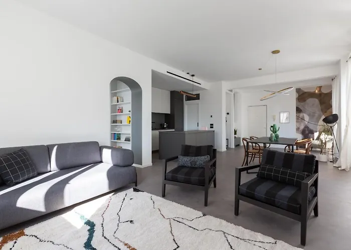 Sant'ambrogio Bright And Stylish Flat *