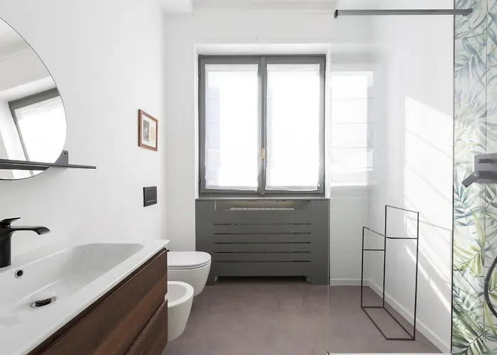 Sant'ambrogio Bright And Stylish Flat *