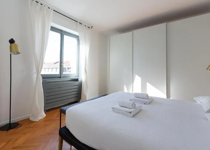 Sant'ambrogio Bright And Stylish Flat דירה