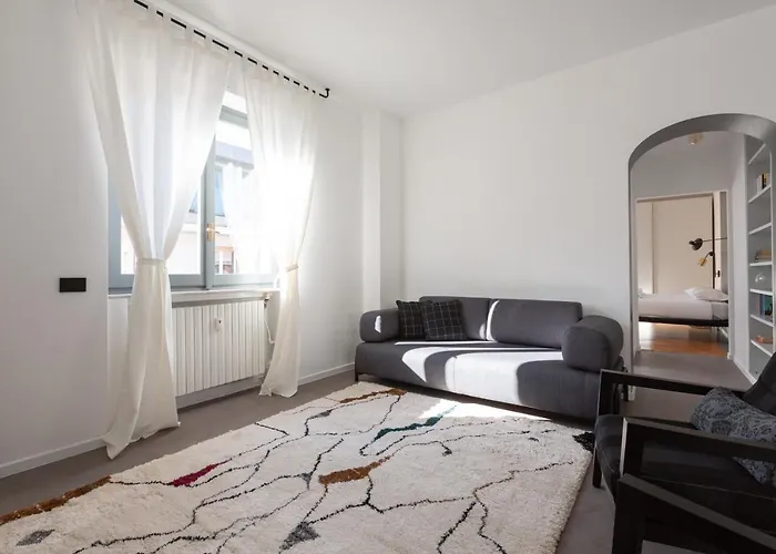 Sant'ambrogio Bright And Stylish Flat *