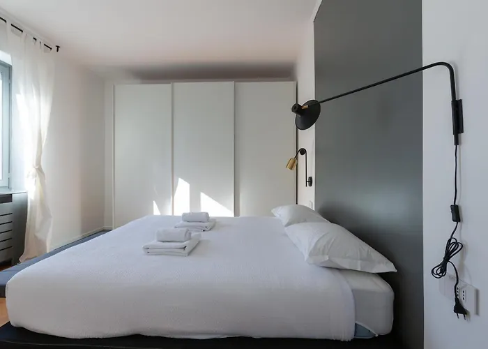 Sant'ambrogio Bright And Stylish Flat