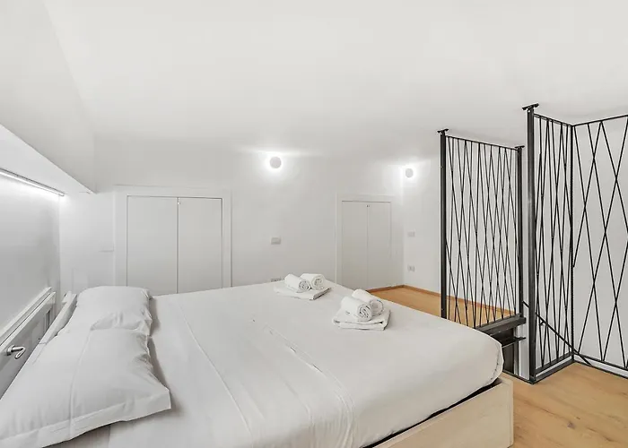 Loft Spritz Nel Centro Di Milano, Via Sottocorno, Porta Vittoria