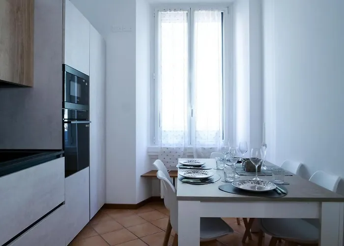 Wonderful Downtown Apartment-hd Netflix, King-size Bed, Two Minutes' Walk From Metro Mailand