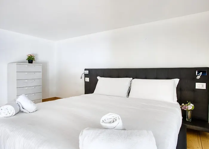 Joivy Charismatic 1-bed Flat With Parking Appartement *