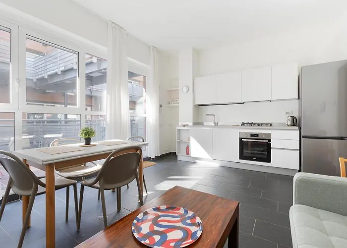 Guesthost - Industrial Design Near M4 Tolstoj * Milano