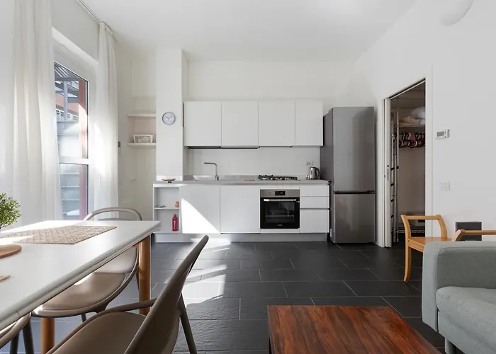 Guesthost - Industrial Design Near M4 Tolstoj * Milano