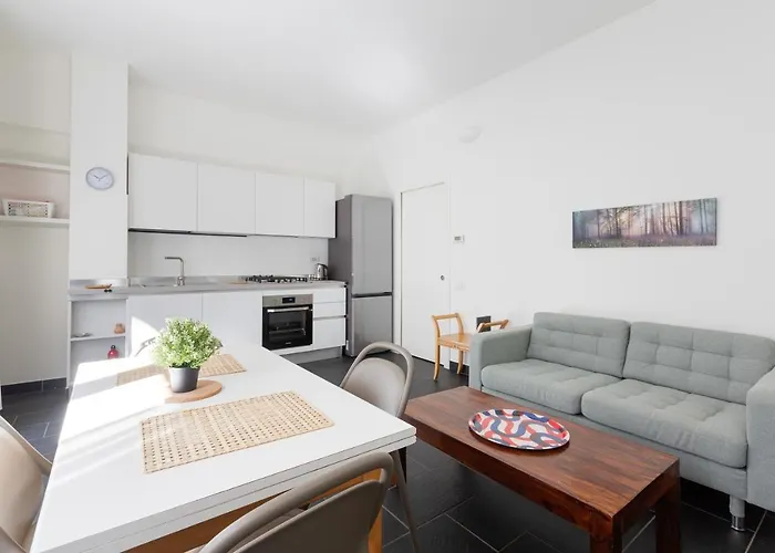 Guesthost - Industrial Design Near M4 Tolstoj *