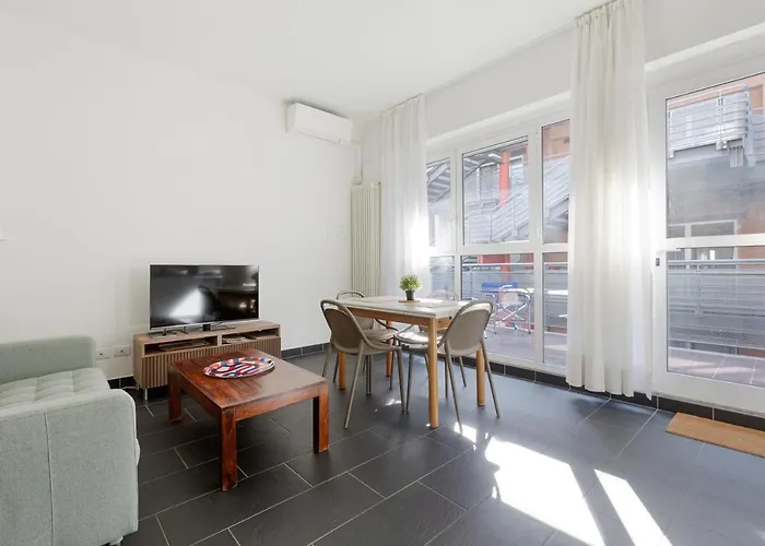 Guesthost - Industrial Design Near M4 Tolstoj * Milano