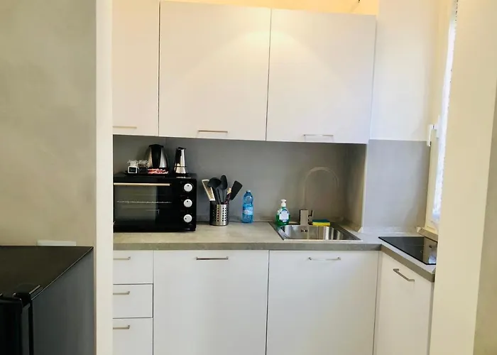 Appartement Lovely 2 With Small Garden Milaan