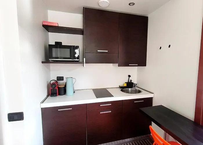With Exclusive Terrace In Downtown With Ac,wifi,subway M1 M2 In Shopping Area *