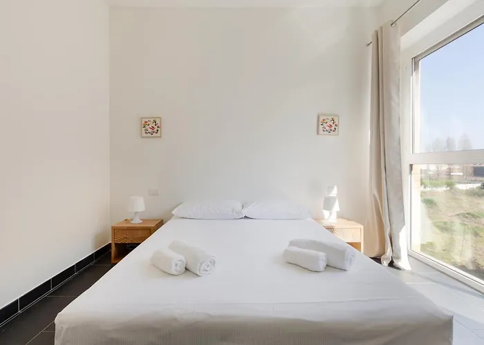 Guesthost - Industrial Design Near M4 Tolstoj Daire