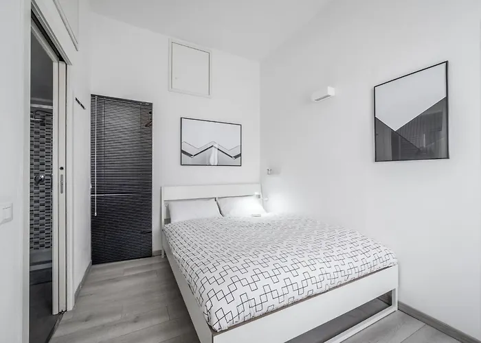 The Minimal Chic - Isola Garibaldi *